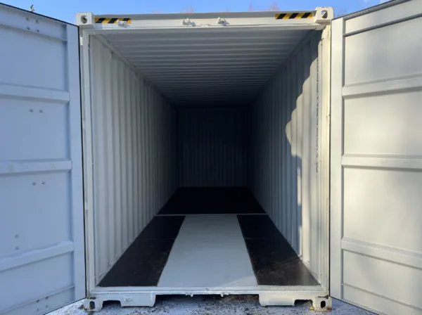 24 x 8 x 9.5 High Cube new shipping storage container